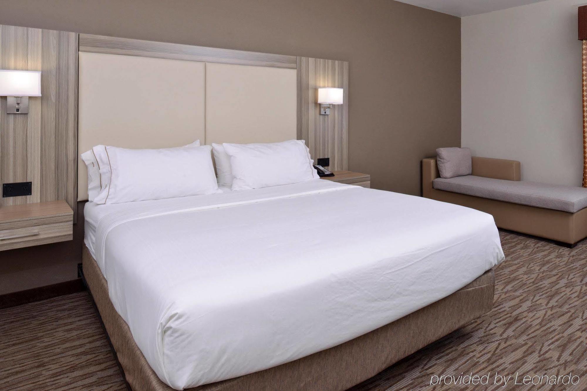 Holiday Inn Express & Suites Williams By Ihg Exterior photo